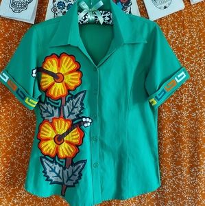 Vintage hibiscus appliqué shirt